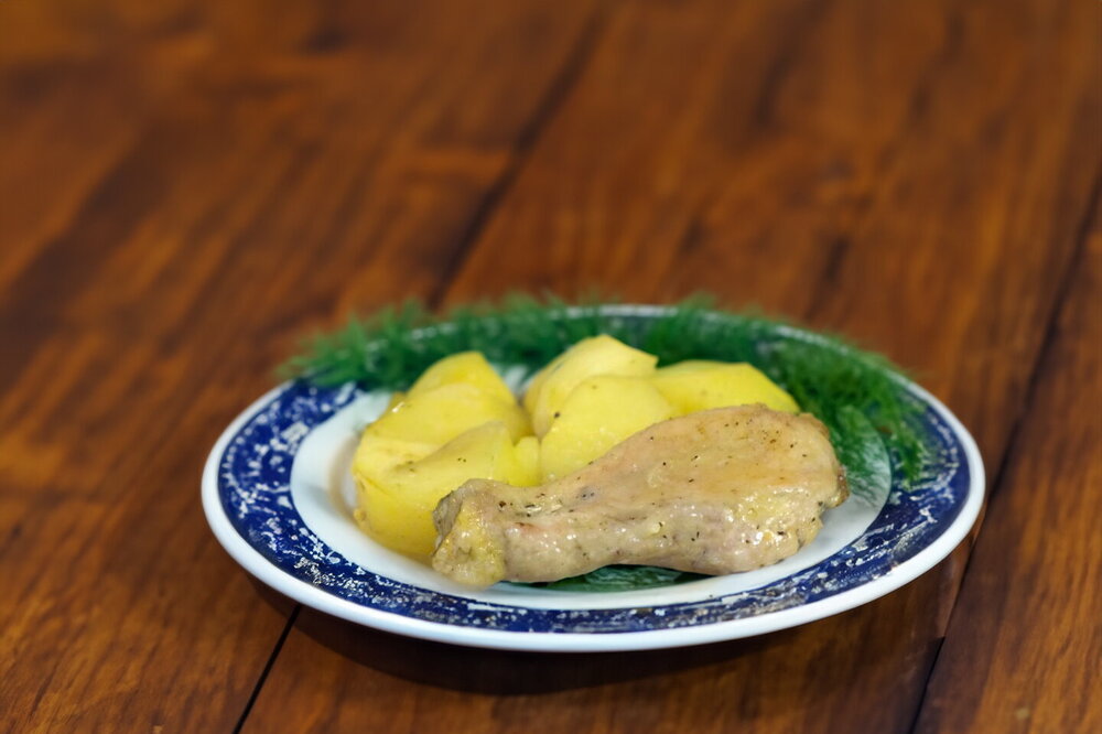 Chicken Drumsticks with Potatoes in a Roasting Bag