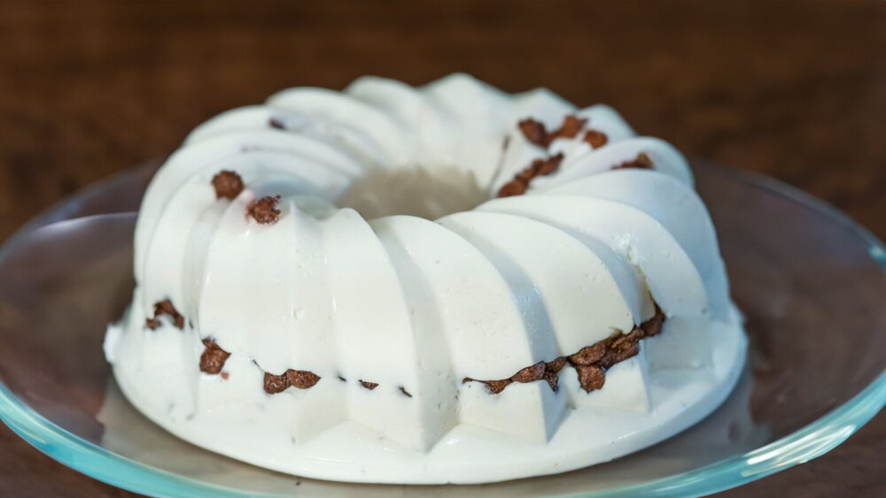 No-Bake Gelatin, Sweetened Condensed Milk, Curd, and Sour Cream Cake