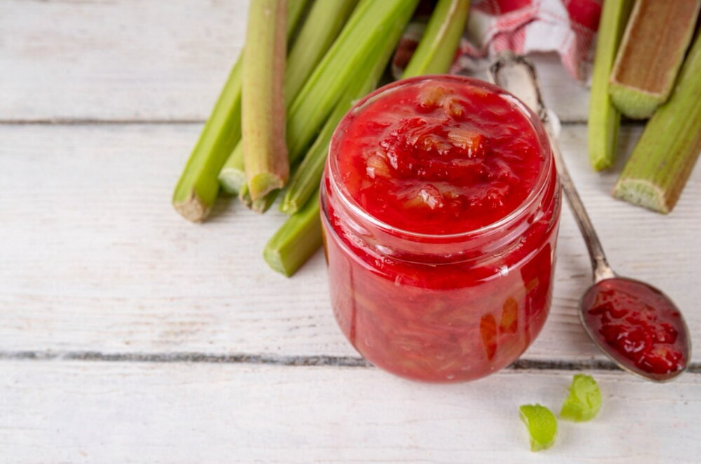 Rhubarb and vanilla jam