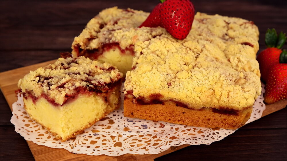 Strawberry Pie with Streusel