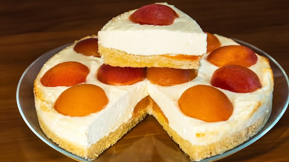Shortcrust Pie with Apricots and Cottage Cheese