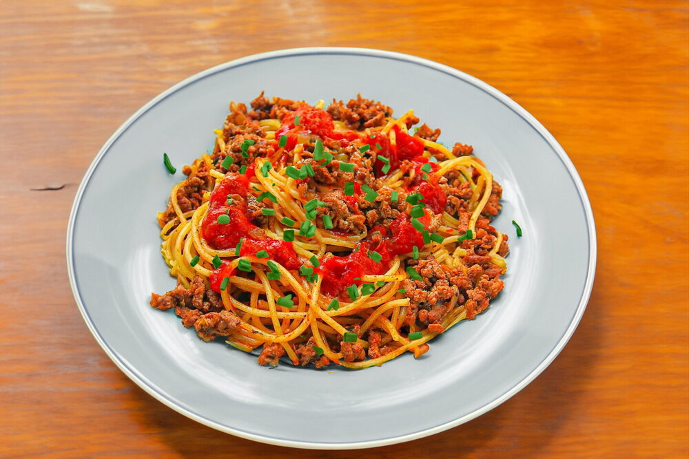 Spaghetti with Minced Meat and Tomato Paste