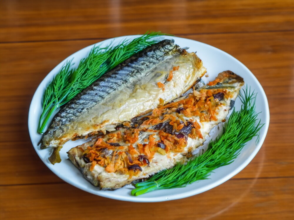Oven-Baked Mackerel with Onion and Carrot