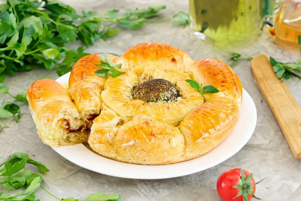 Closed Apple Pie with Yeast Dough