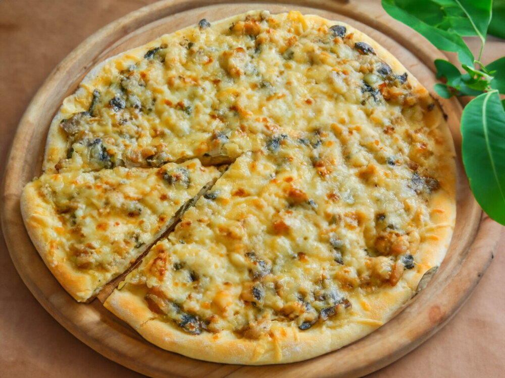 Chicken and Mushroom Julienne Pizza