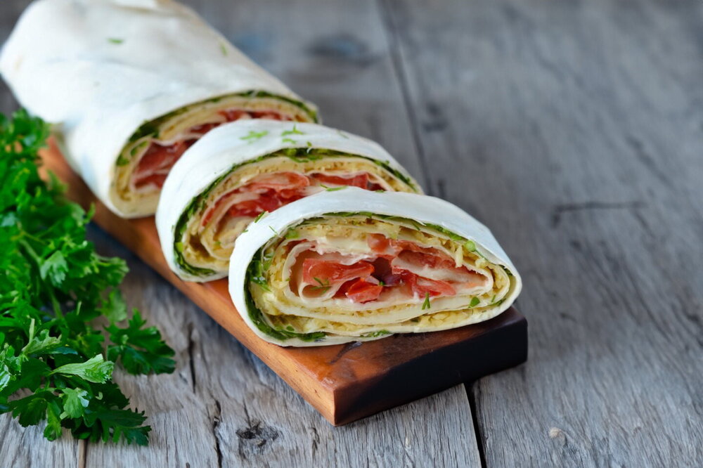 Flatbread Roll with Tomatoes and Cheese