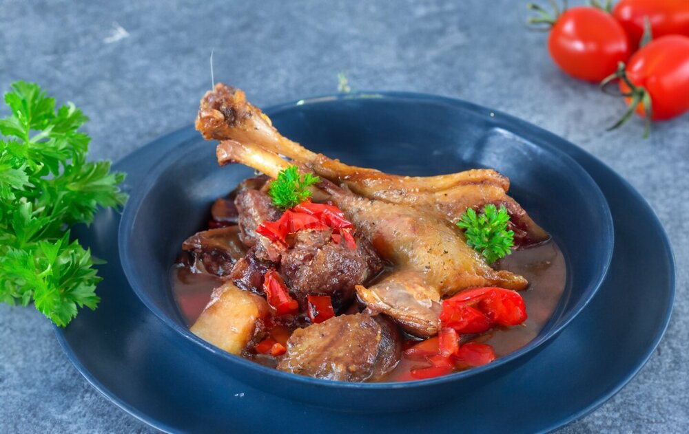 Stewed Goose in a Cauldron