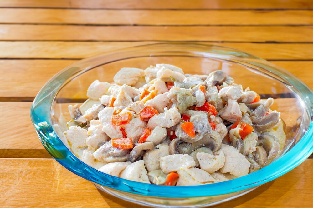 Stewed Chicken with Canned Champignons