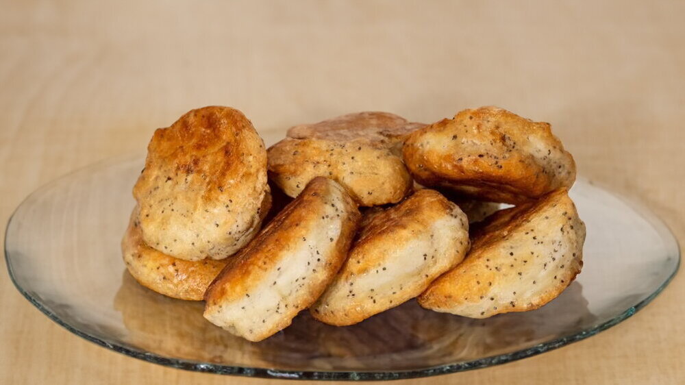 Lean Yeast Fritters with Poppy Seeds