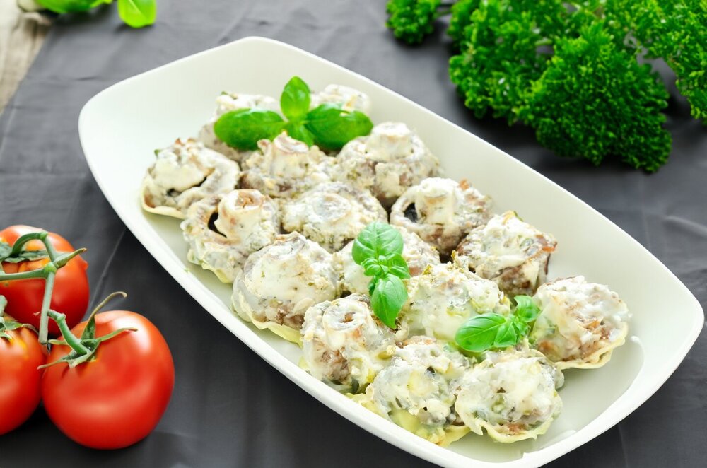 Mushrooms in sour cream baked in the oven