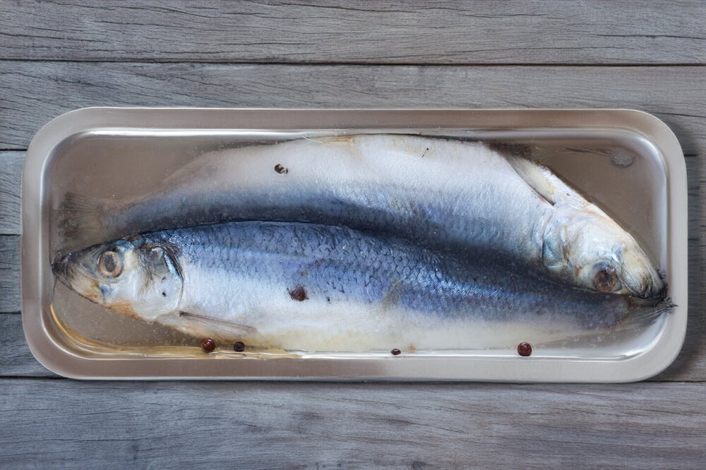 How to Salt Whole Herring at Home
