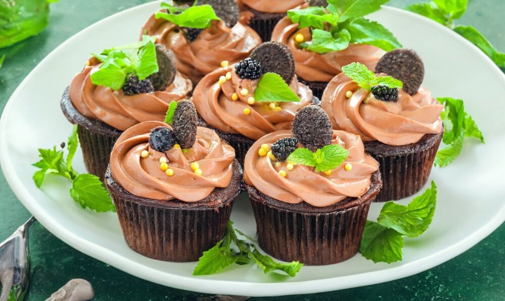 Chocolate Cupcakes with Chocolate Cream