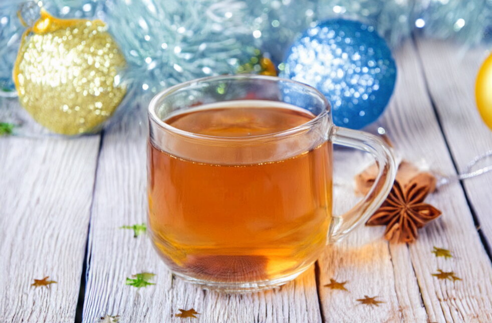 Tea with Apples and Cinnamon