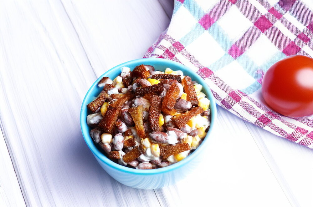 Salad with Croutons, Corn, and Beans