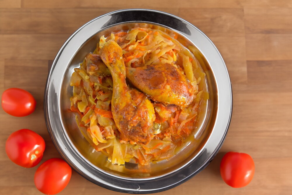 Oven-Baked Chicken Drumsticks with Cabbage