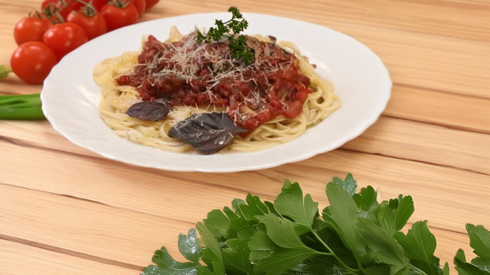 Pasta with Tomato Sauce and Sausages