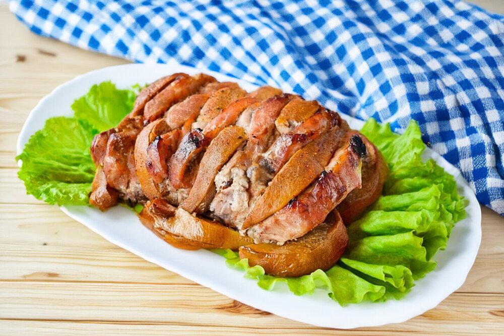 Oven-Baked Meat with Quince