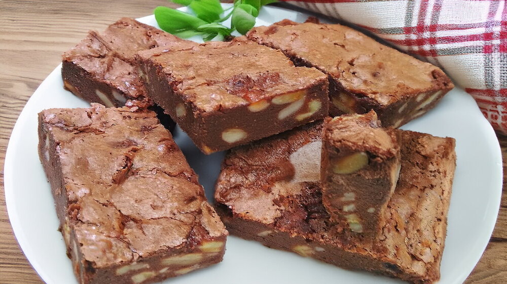 Chocolate Banana Brownie Cake