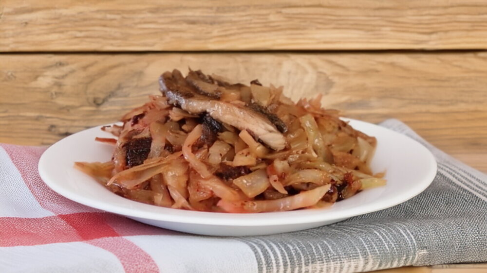 Stewed Cabbage with Onions and Prunes