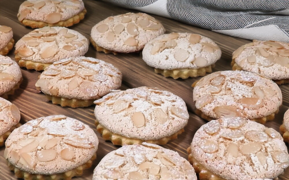 Two-Layer Almond Meringue Cookies
