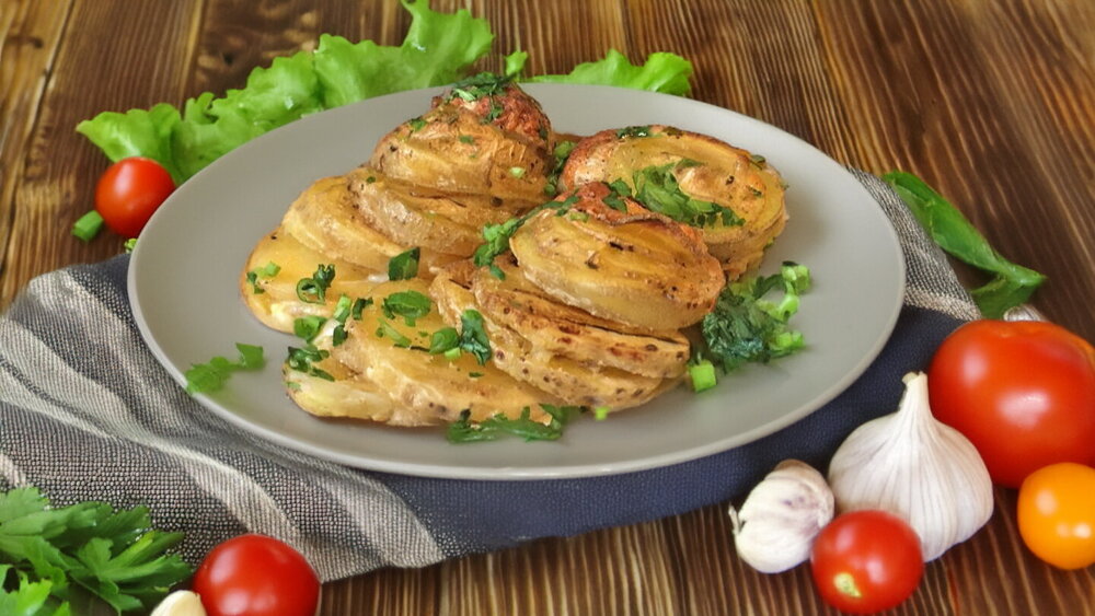 Creamy Baked Potatoes with Cheese and Garlic
