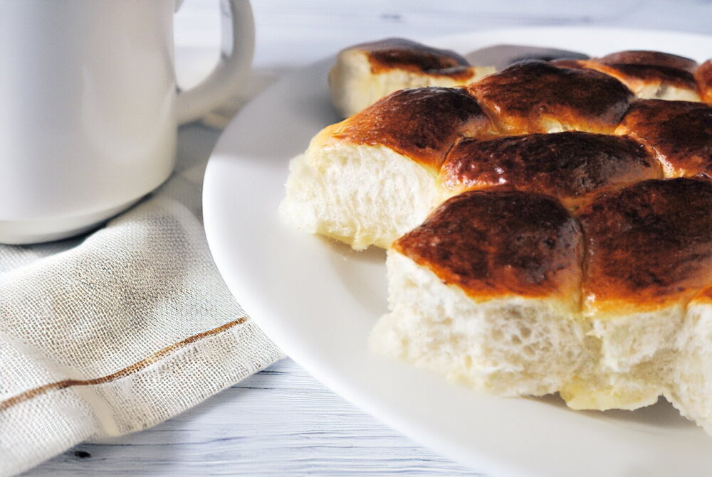 Fluffy Kefir Buns with Apple Filling