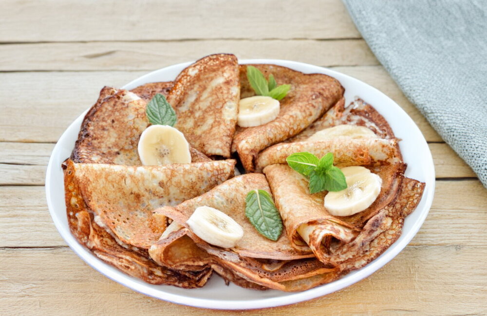 Thin Banana Pancakes with Milk