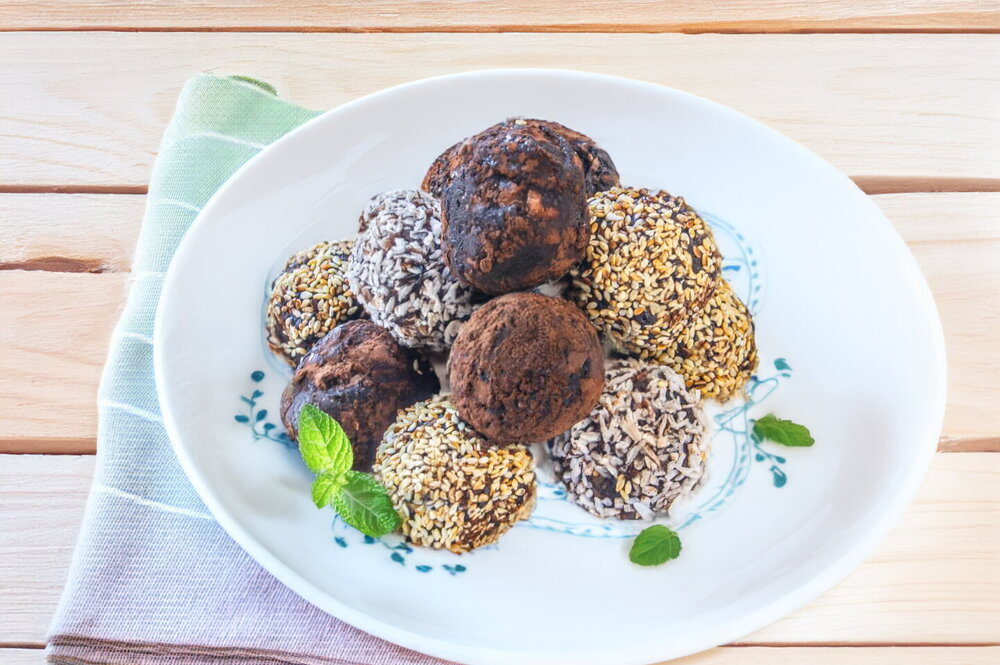 Homemade Dried Fruit Energy Bites