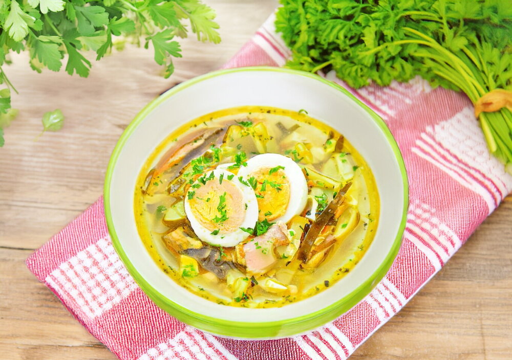 Seaweed and Egg Soup with Chicken