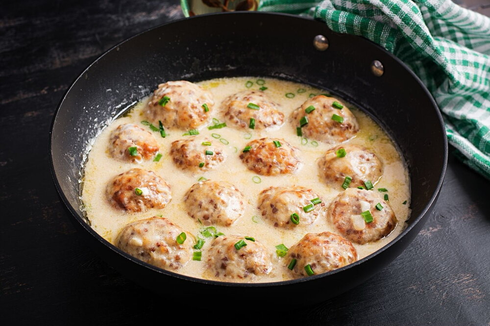 Swedish meatballs with cream sauce