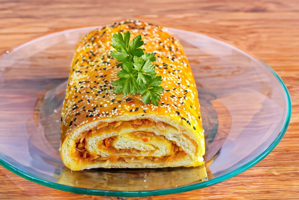 Yeast Roll with Sauerkraut
