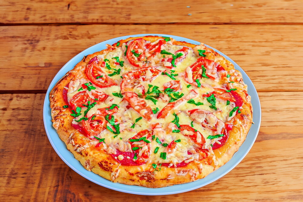 Yeast Pizza with Sausage and Cheese