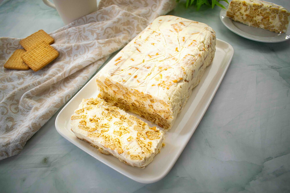 Classic No-Bake Cottage Cheese Cake with Biscuits