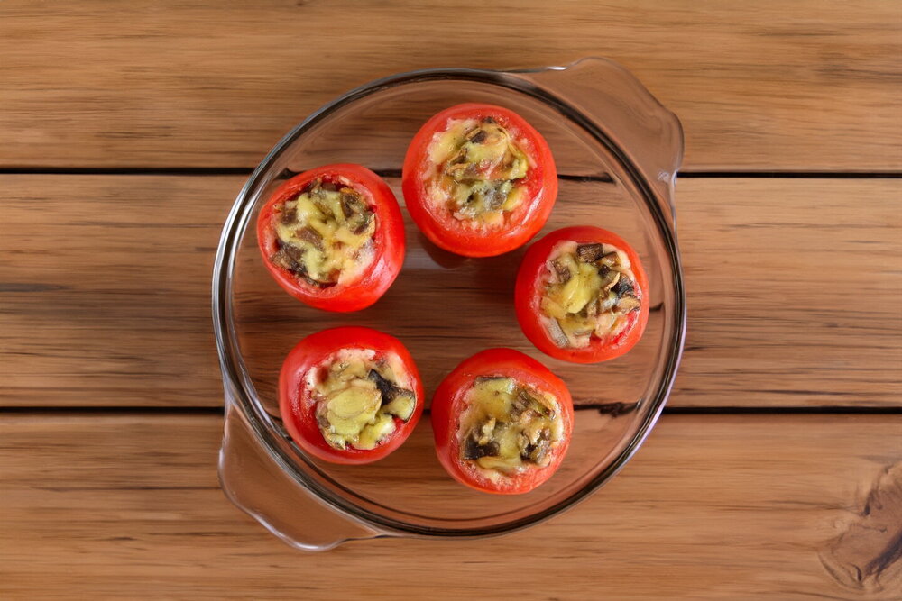 Baked Tomatoes Stuffed with Mushrooms and Cheese