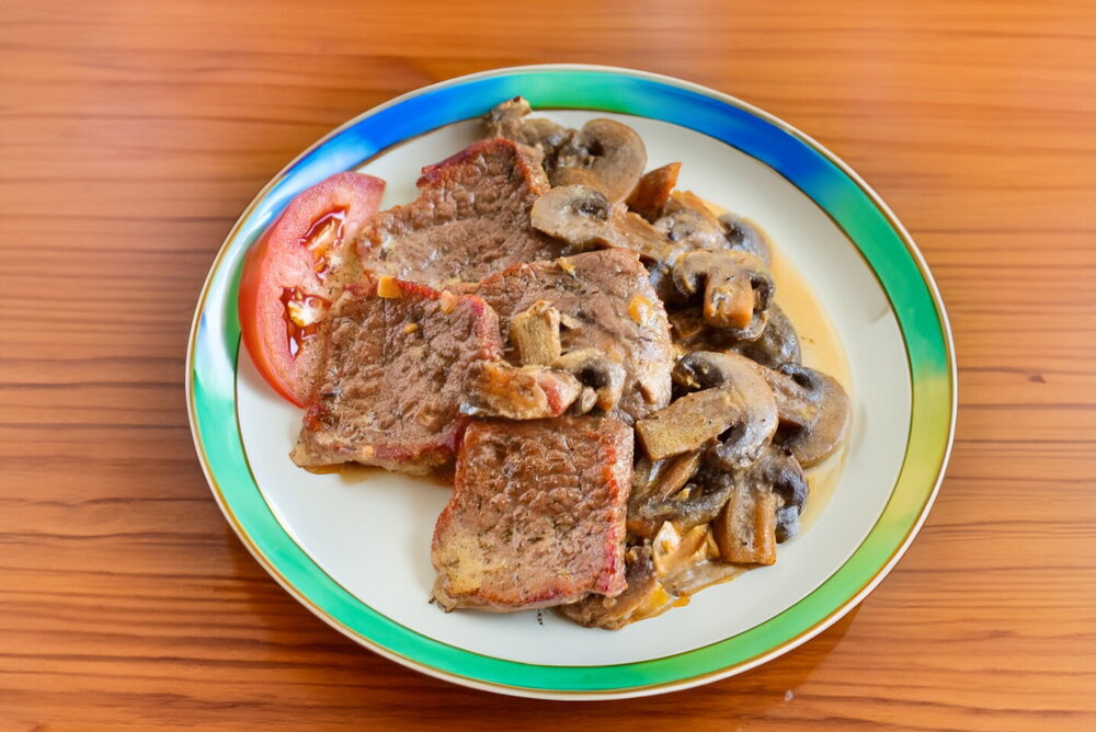 Veal with Mushrooms in Cream Sauce