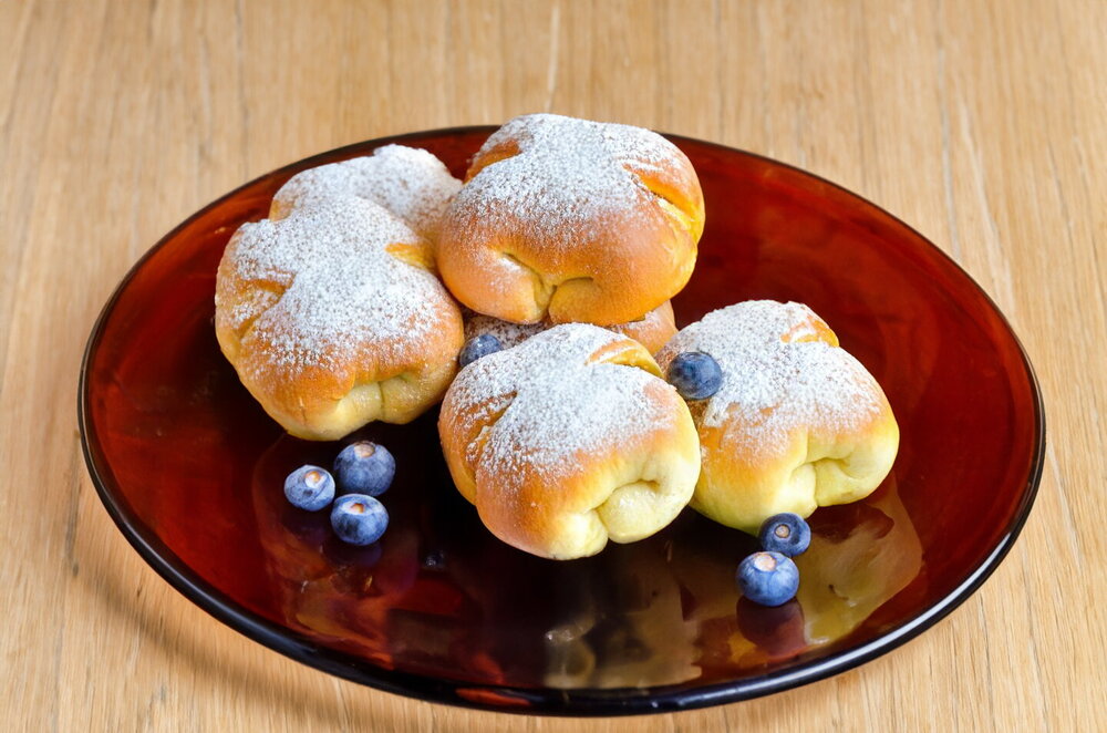 Soft Yeast Buns with Bread Machine Dough