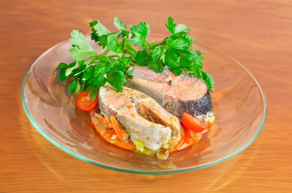 Stewed Pink Salmon with Onion and Carrot