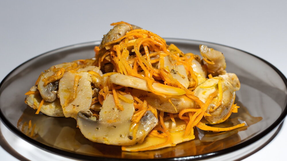 Champignon and Carrot Salad