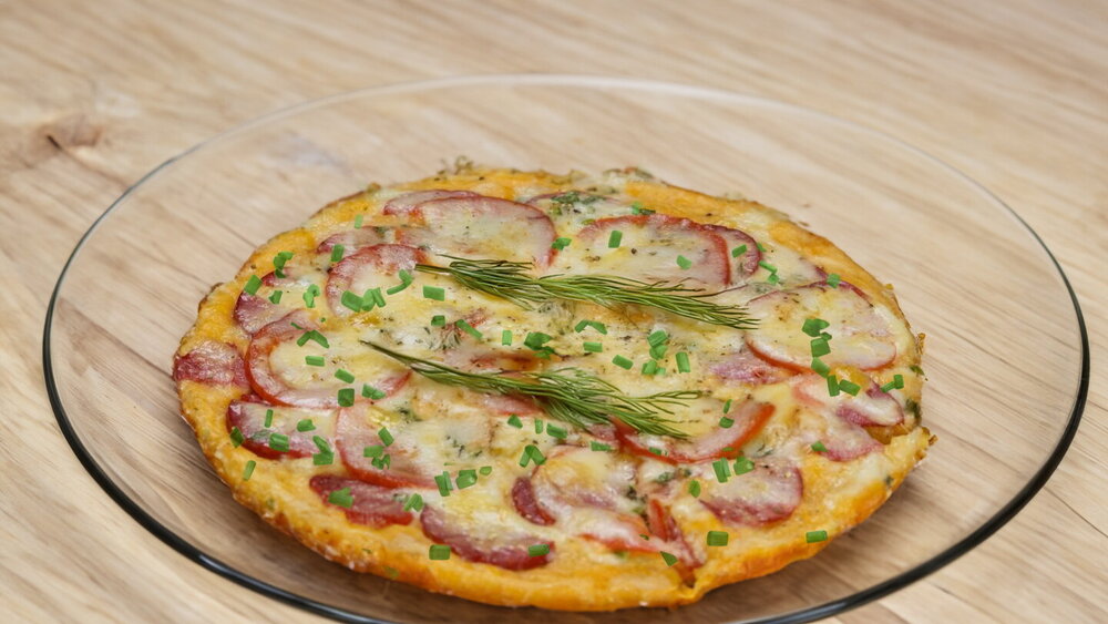 Skillet Pizza with Smoked Sausage and Tomatoes