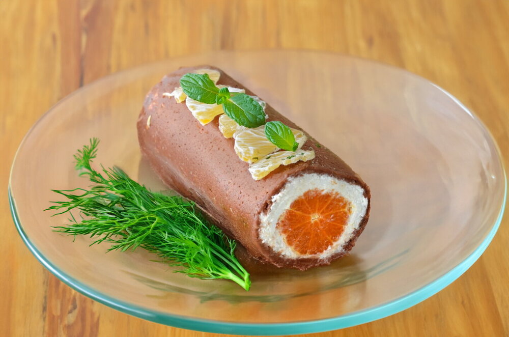 No-Bake Cookie and Cottage Cheese Roll with Mandarins