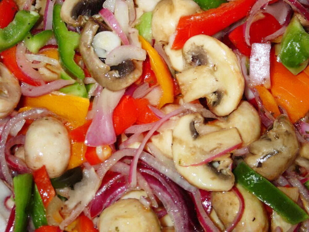 Fresh Champignon and Bell Pepper Salad
