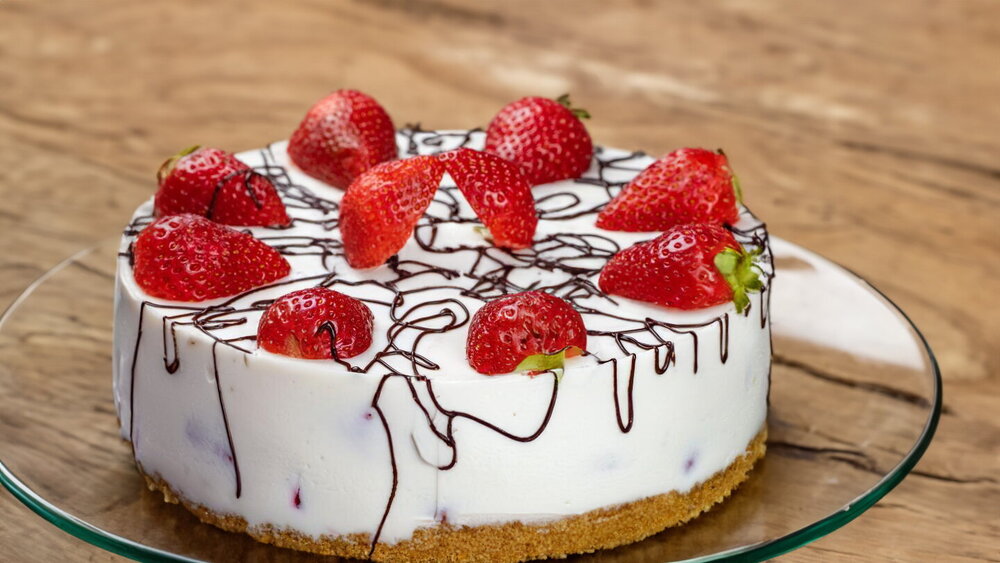 No-Bake Cottage Cheese and Strawberry Cake