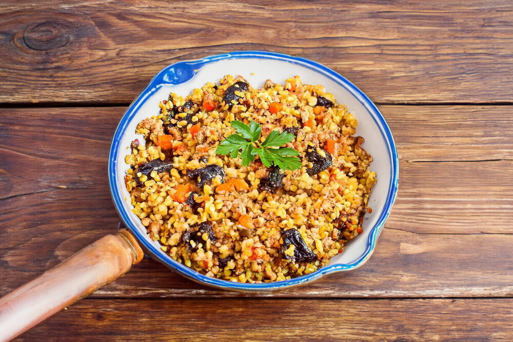 Bulgur with Ground Meat and Prunes