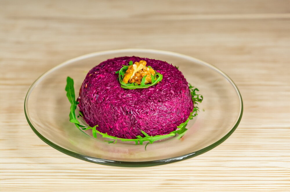 Beet Salad with Garlic and Walnuts