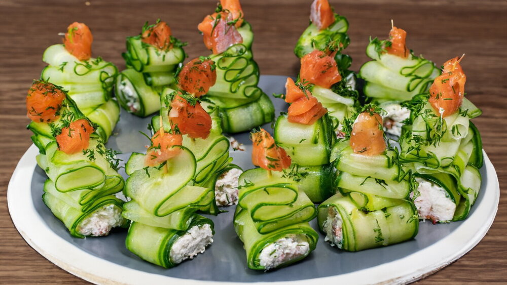 Cucumber Rolls with Salmon and Cottage Cheese