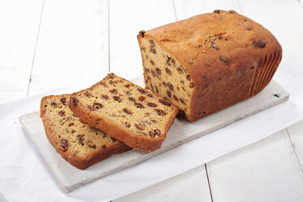 Loaf cake with raisins