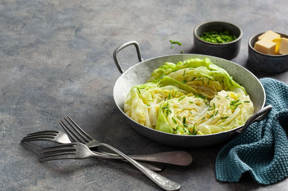 Buttered cabbage with thyme