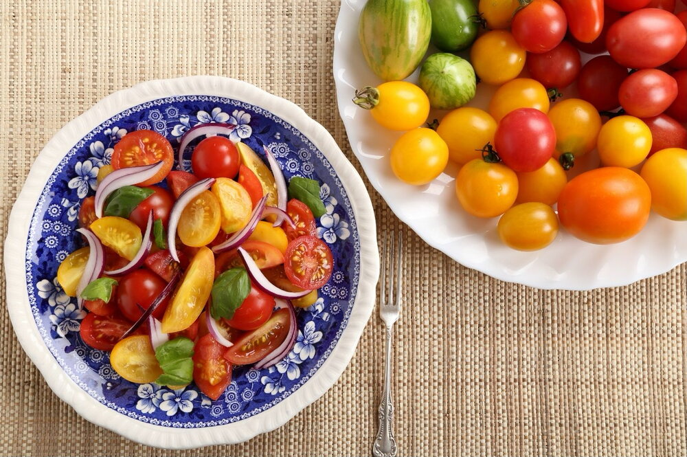 Mixed tomato salad