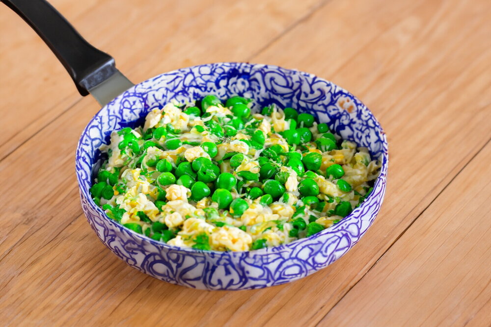 Eggs with Green Peas