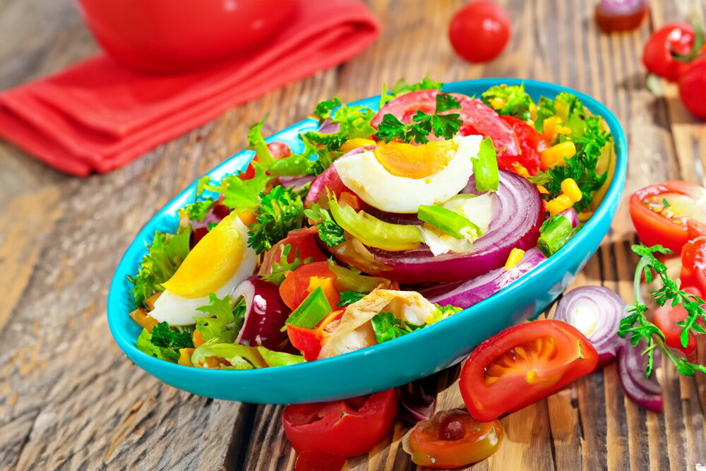 Salad with Corn, Tomatoes, and Egg